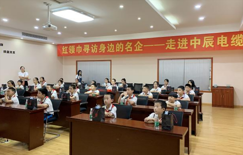 履责于行，，，，，，，，践行公益助学
