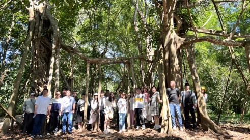 穿越秘境雨林，，，，，，，领略六国风情——威廉体育营销精英、中层治理团队西双版纳游