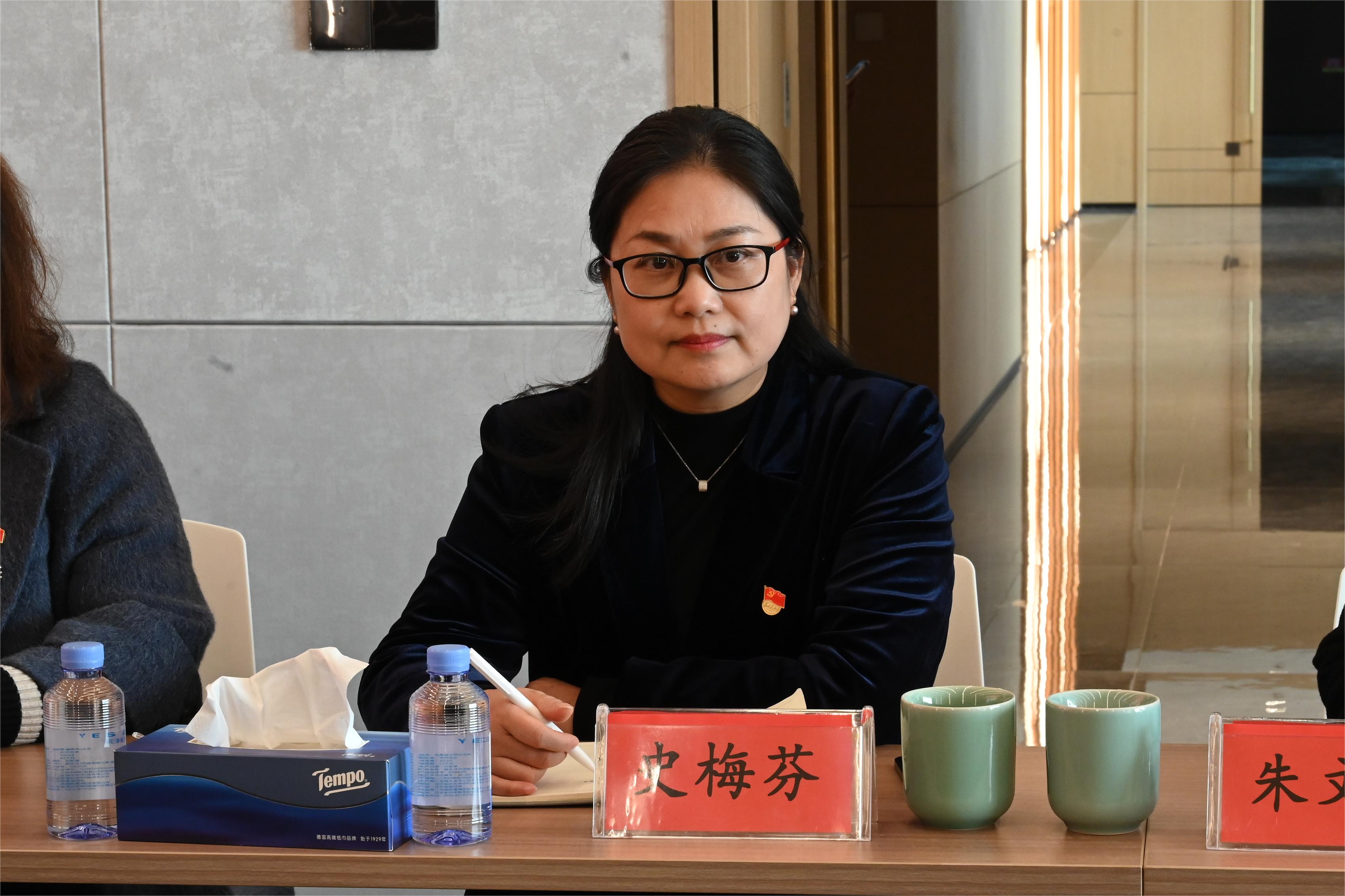 傲雪寒梅自芳香，，，，，，，长期开放谱新章——记威廉体育股份采供部高级部长史梅芬