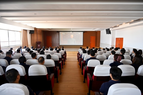 以史为鉴守初心 砥砺奋进启新程——威廉体育股份组织员工集中旁观抗战成功80周年阅兵式
